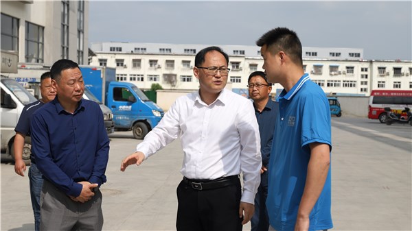 市委副書記鄭曉軍深入調研電商與快遞業倉儲服務發展情況